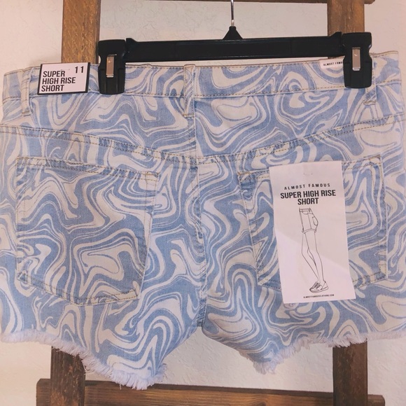 Almost Famous Super High Rise Short Shorts Size 11- NWT - Picture 3 of 3
